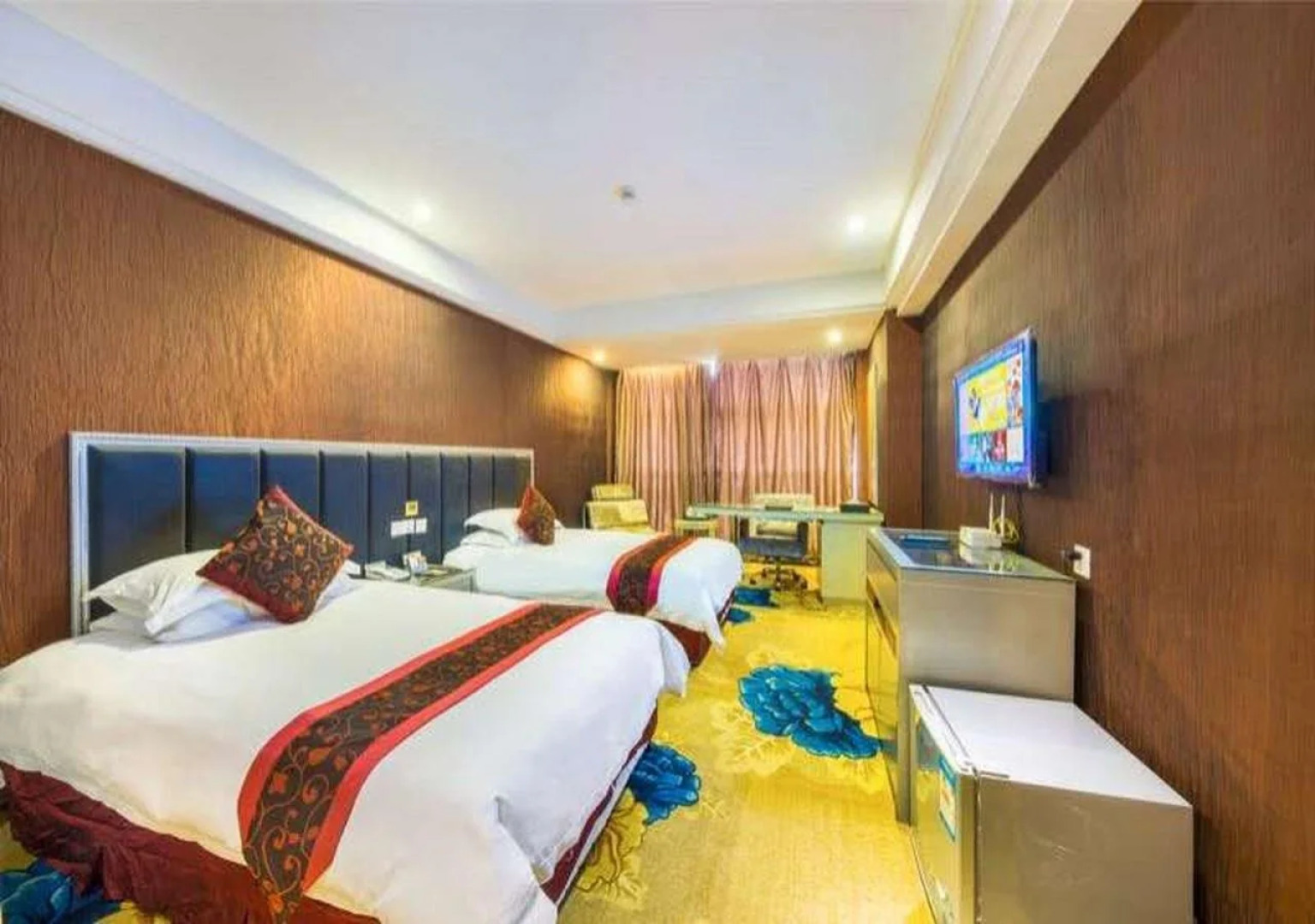 Yiwu Huang Xuan Hotel