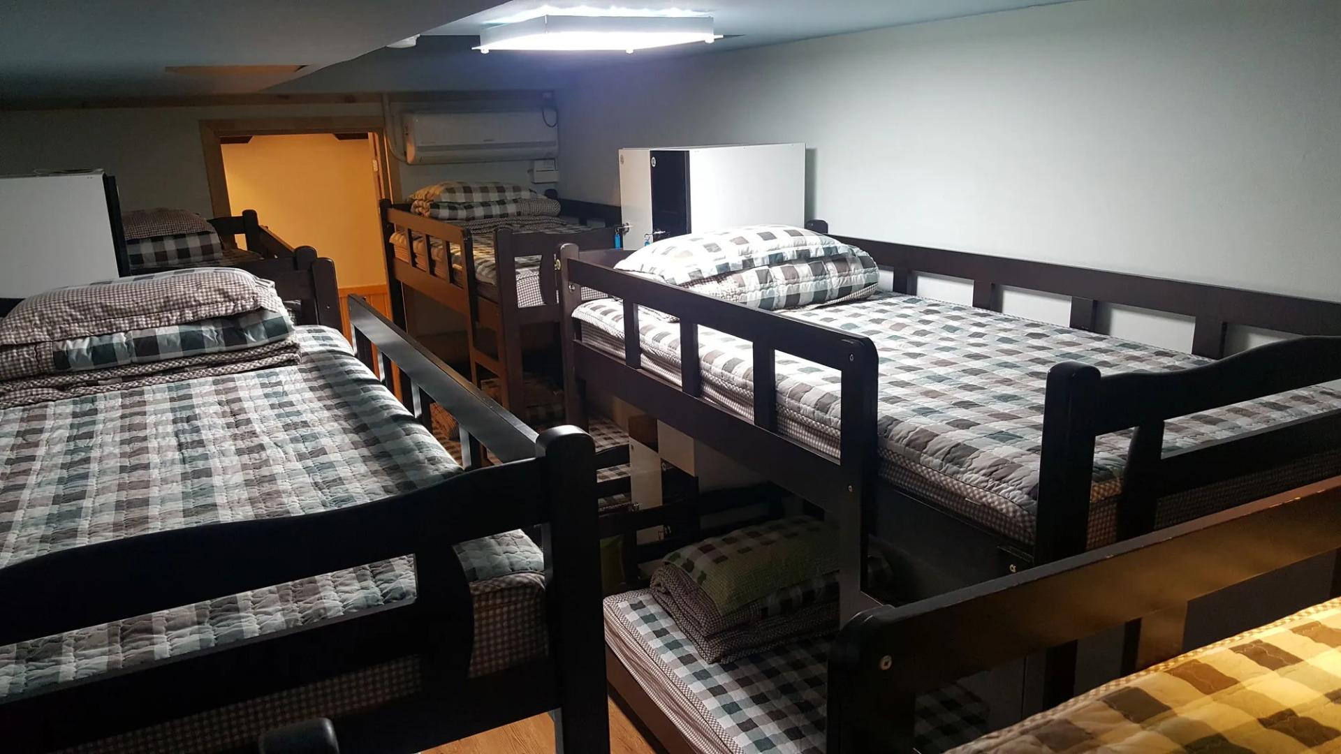 Dongbaekseom Guest House