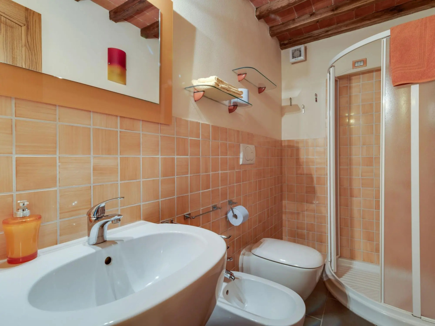 Tranquil Farmhouse in Terranova Bracciolini near Nightlife