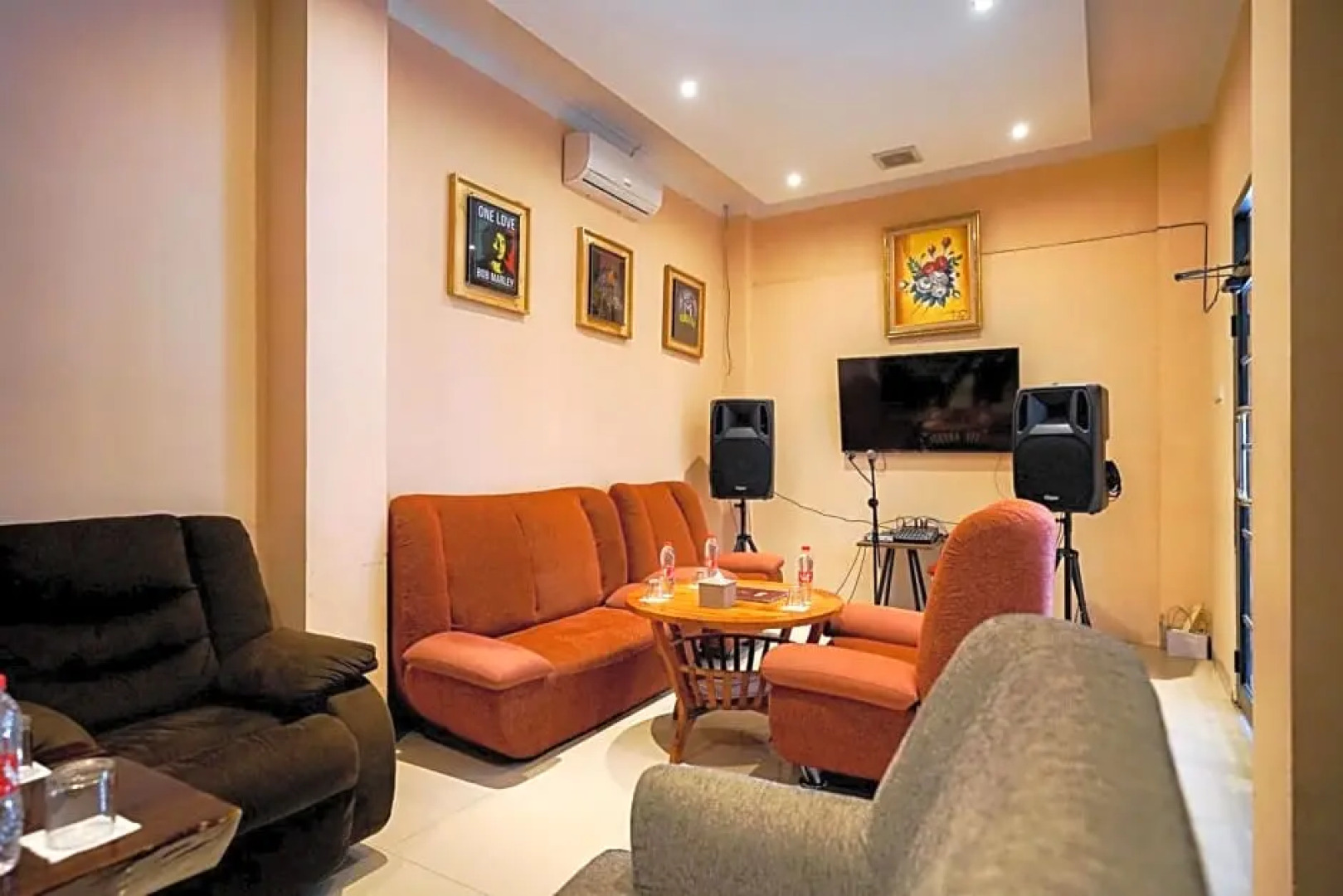 RedDoorz Premium @ Raja Hostel Syariah Lampung