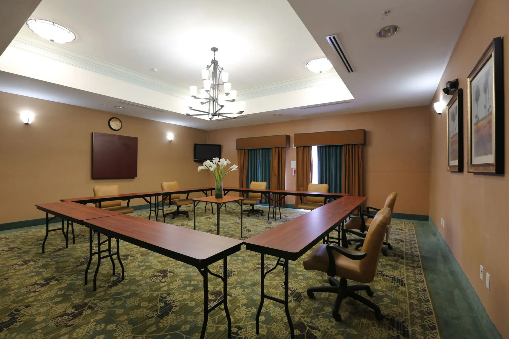 Holiday Inn Express Tampa N I-75 - University Area by IHG