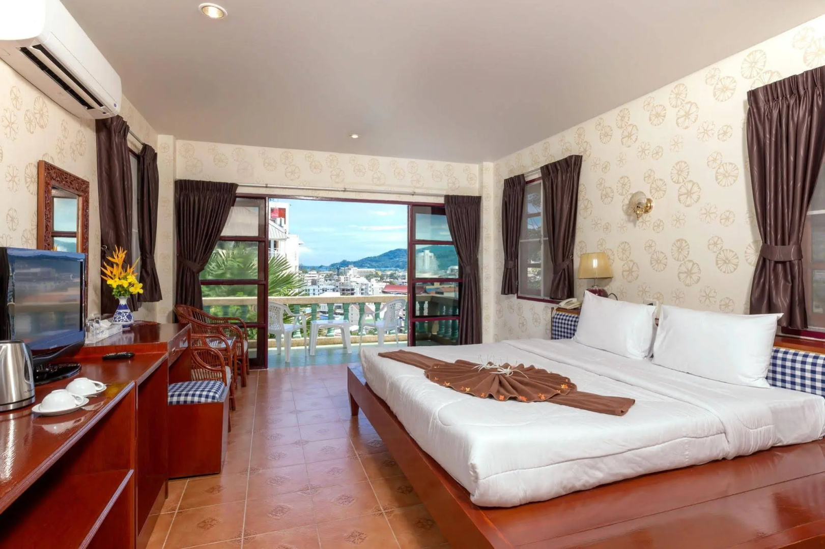 Royal Crown Hotel & Palm Spa Resort