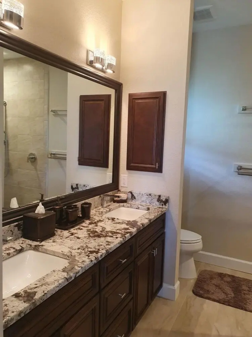 Stunning Brand NEW 3 bed Home Fabulous Pool Overlooking River