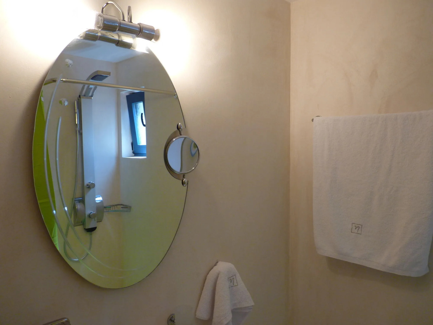 Ilianthos Apartments & Studios