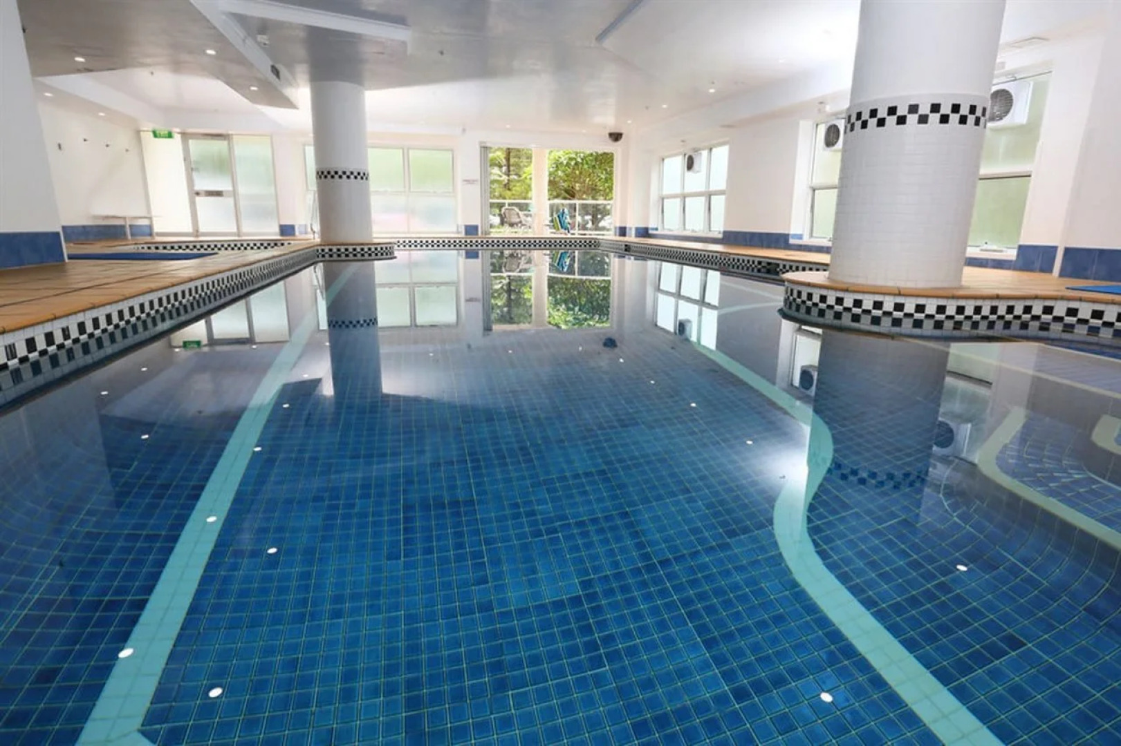 Oscar on Main Resort