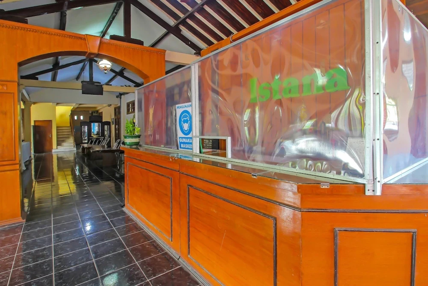 OYO 1984 Hotel Istana Family Syariah