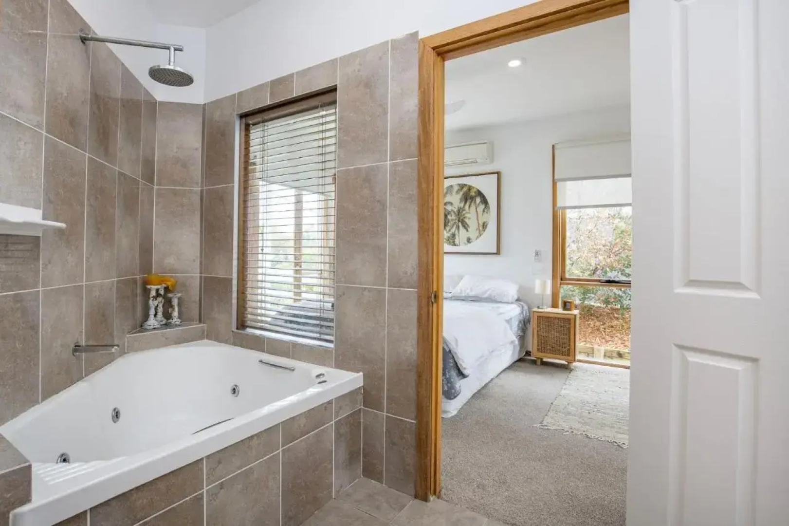 Maldas Retreat Pet Friendly Absolute Beachfront with Spa