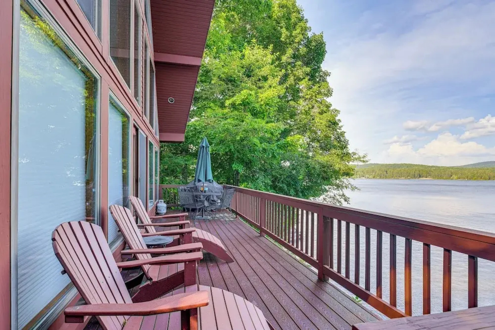 'sweet Serenity' Schroon Lake Family Retreat!