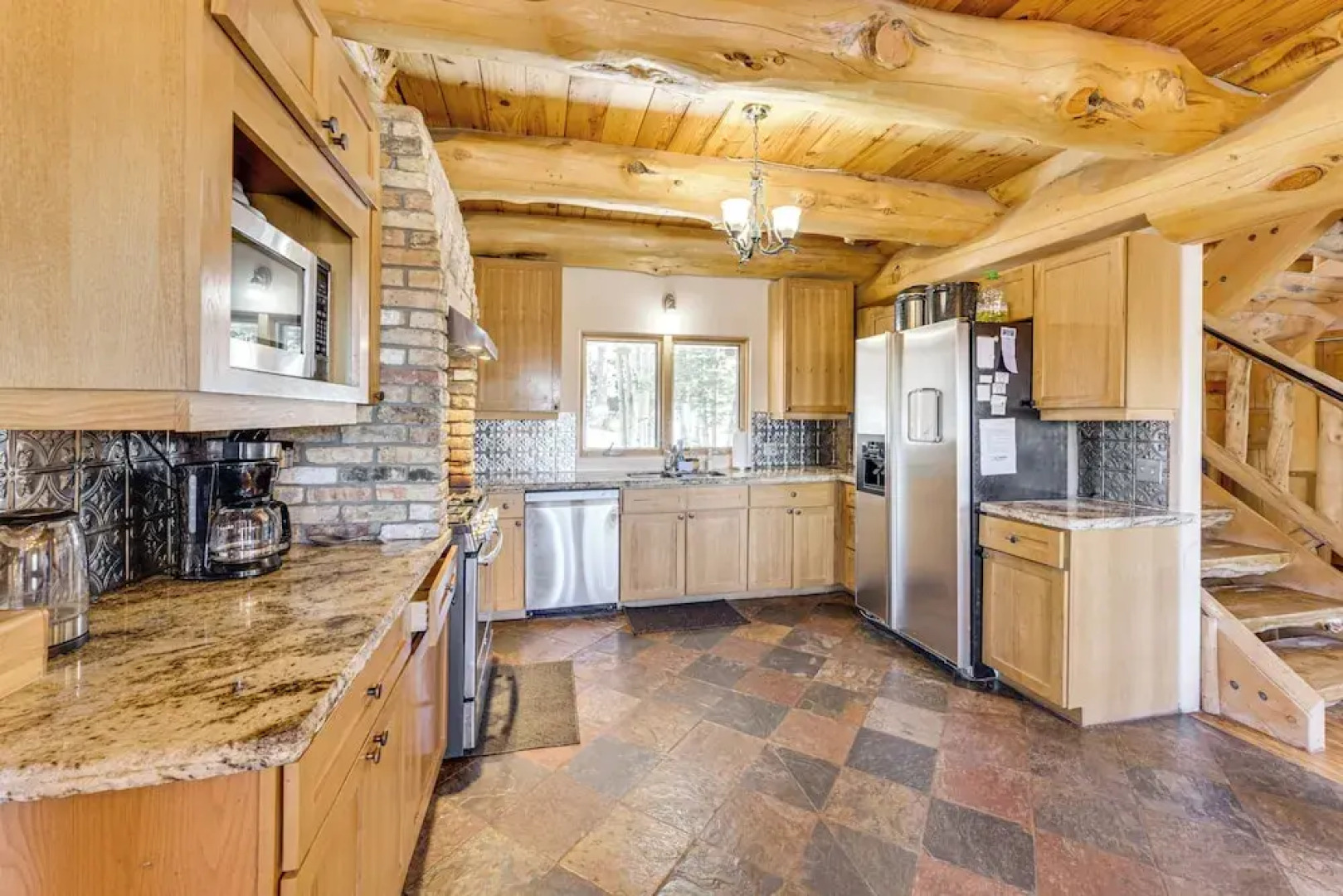 'burning Sky Lodge': Private Hot Tub & Ski-in/out