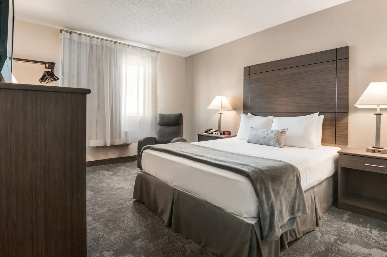 American Inn Suites Detroit Metro Airport