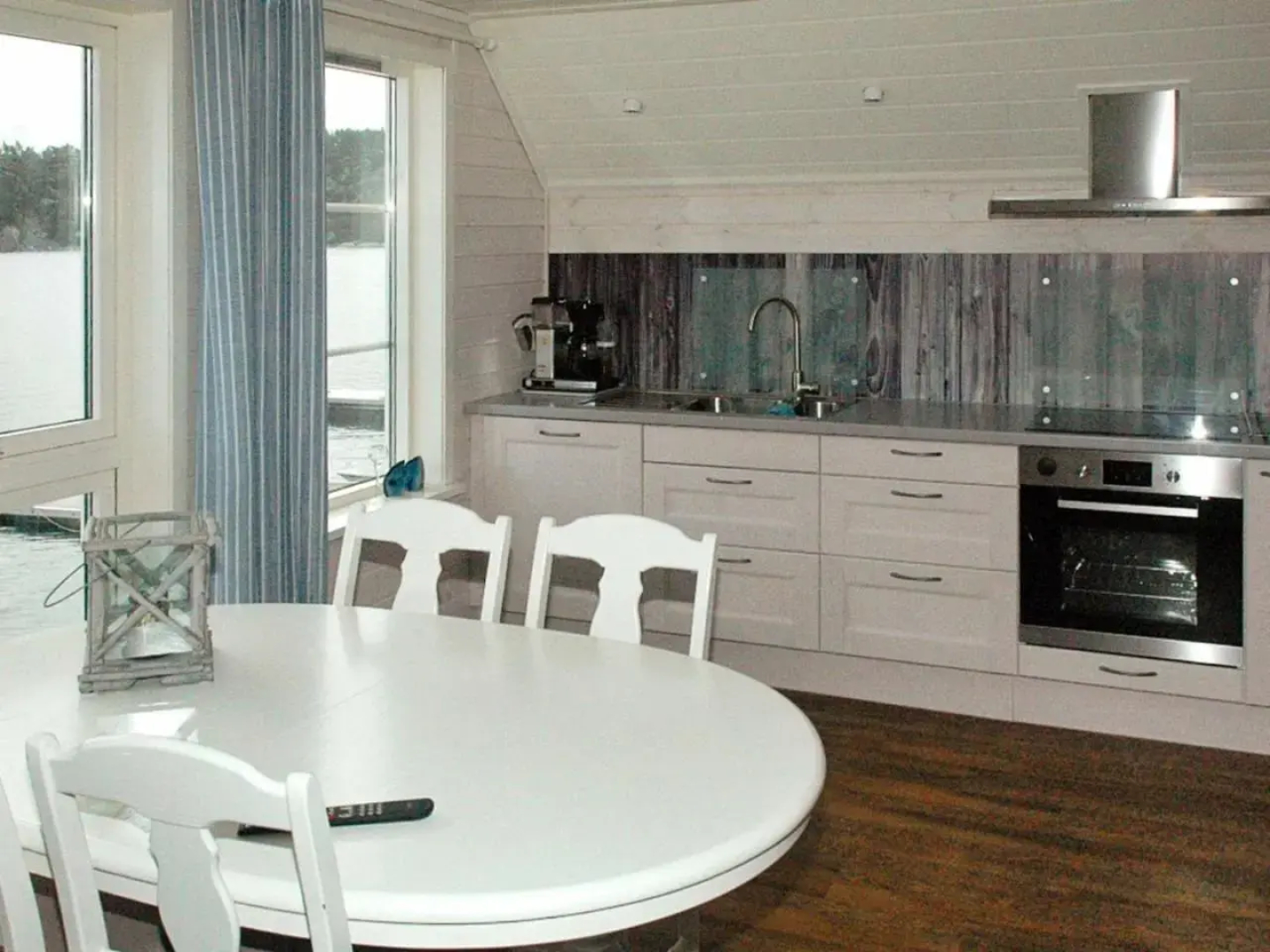 Four-Bedroom Holiday home in Urangsvåg