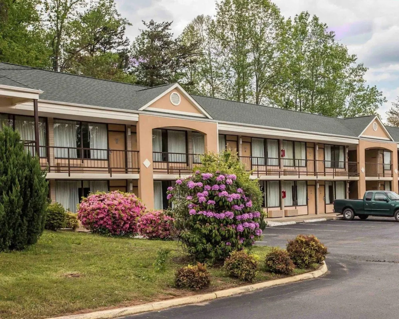 Econo Lodge Pilot Mountain