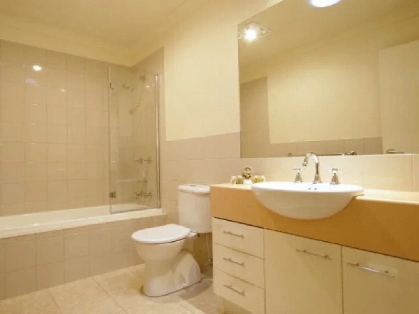 The Lakes Apartments