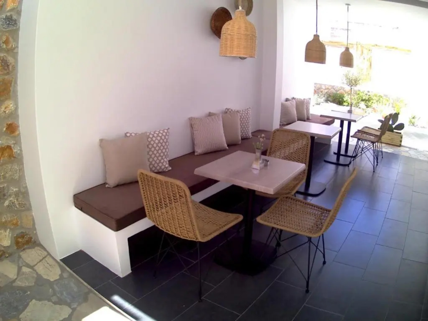 Aellia Hotel & Suites