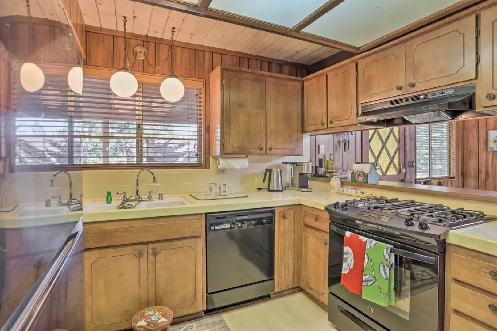 Quaint Cabin Retreat ~ 4 Mi to Arrowhead Lake