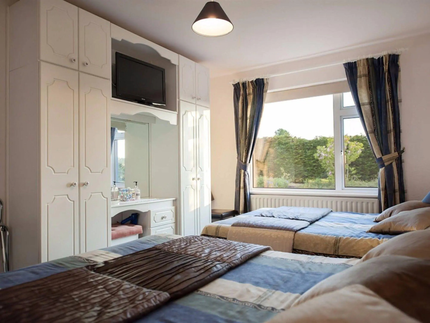 The Waterfront House Country Home