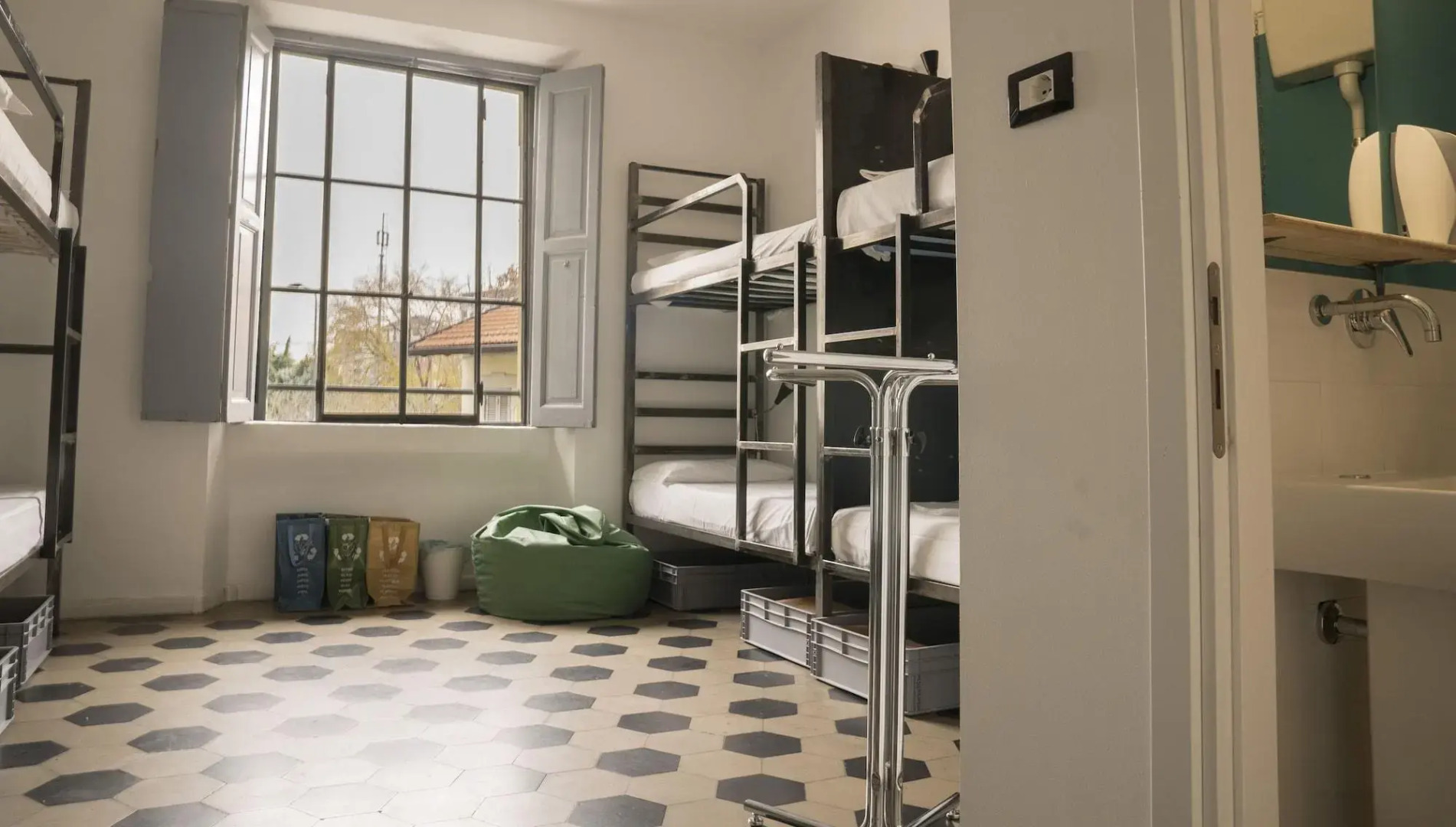 Madama Hostel & Bistrot