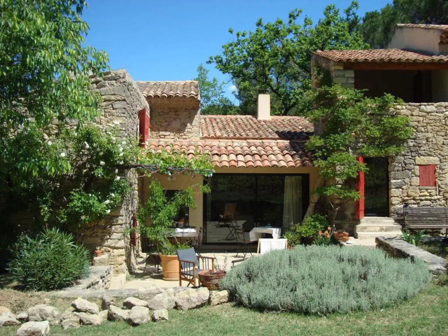 Villa de 4 chambres avec piscine privee jardin amenage et wifi a Ansouis