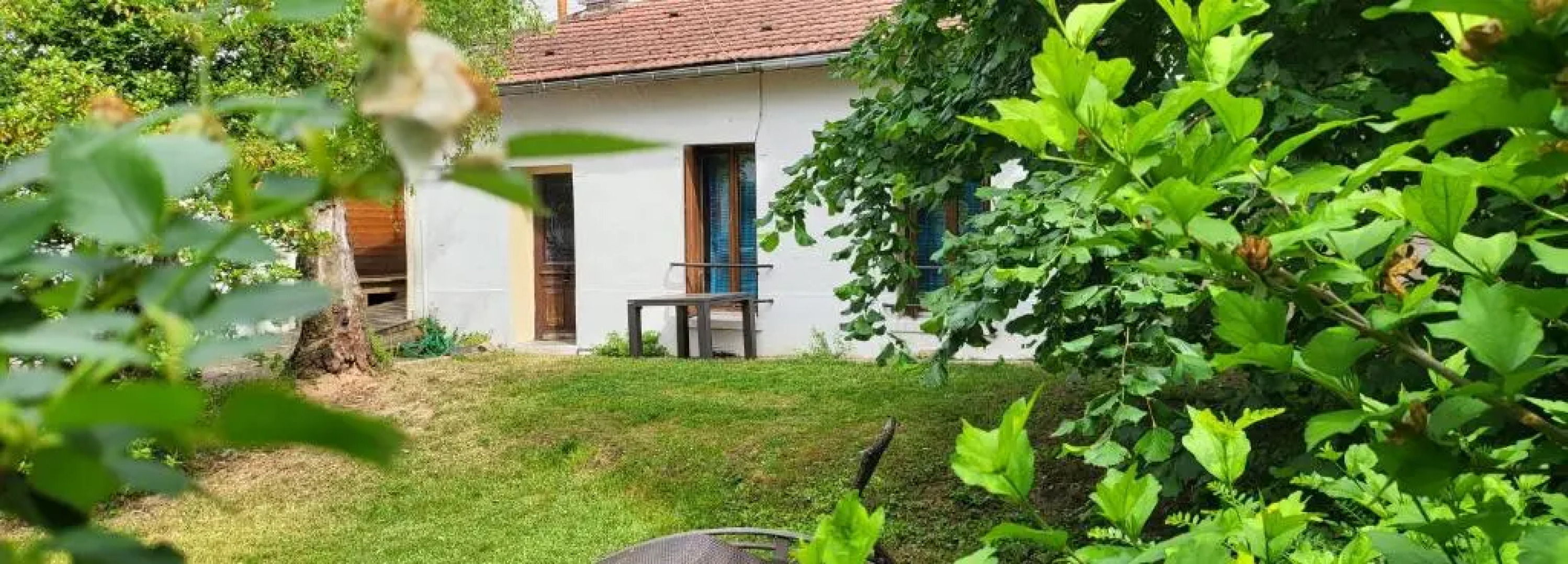 Grande et petite maison sur 360m2 de jardin clos sans vis à vis