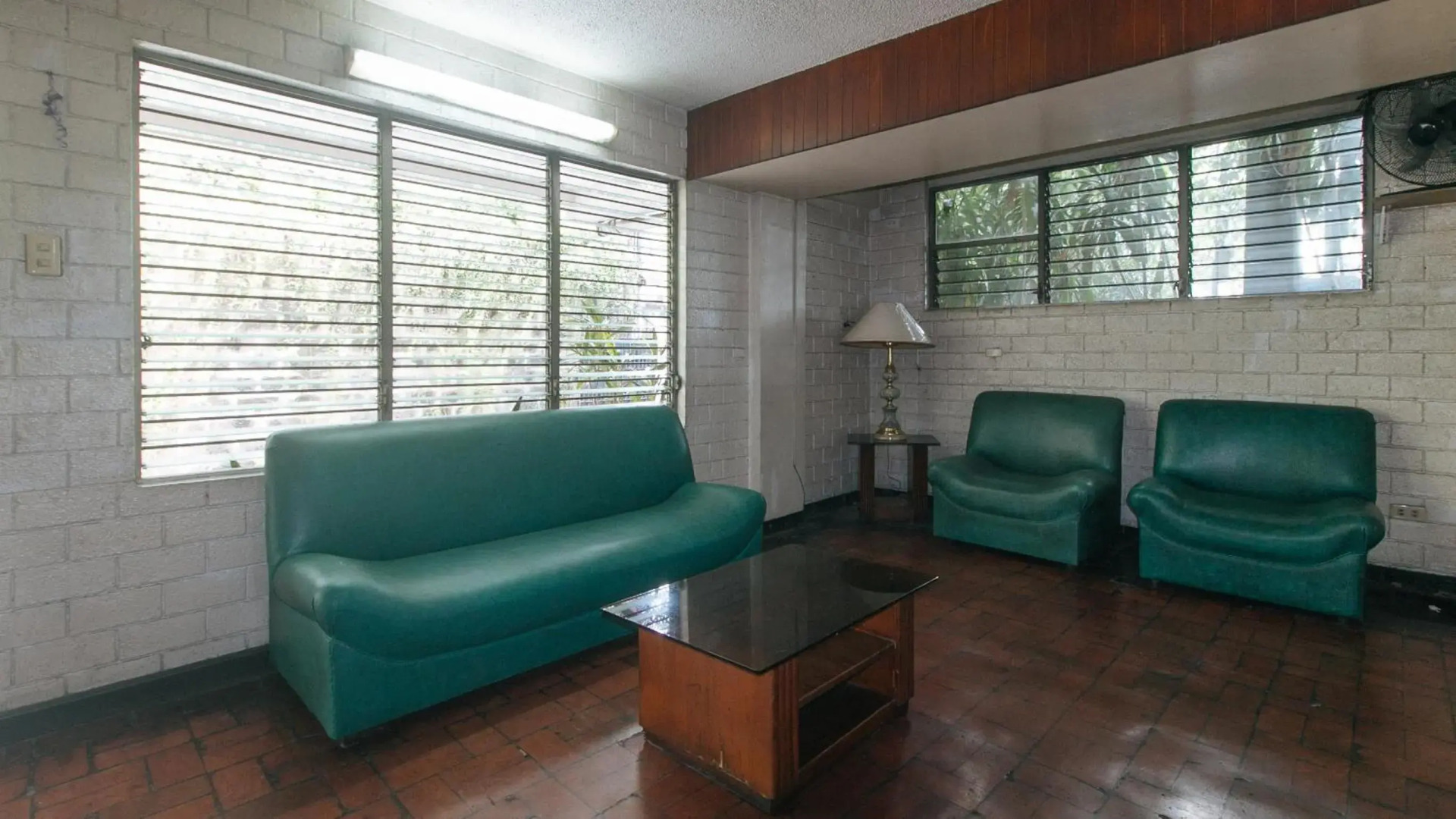 Broadway Court Apartelle