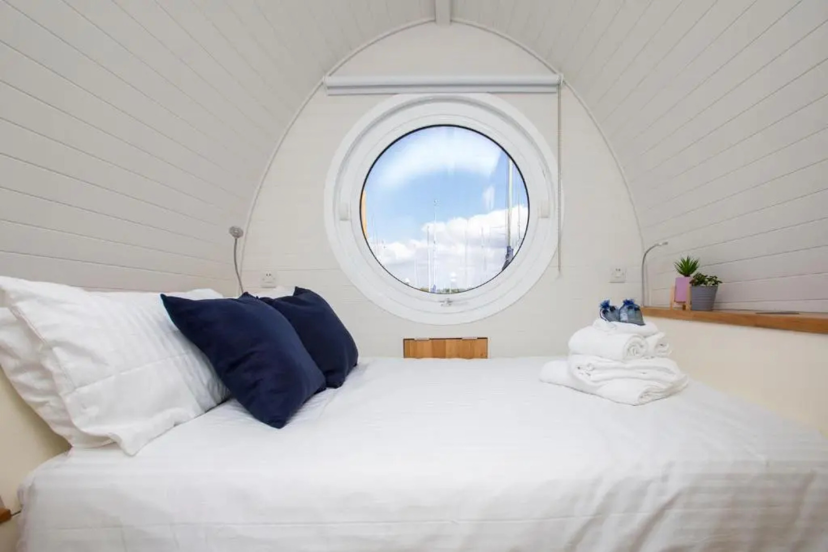 Samphire Ark 900 Boat