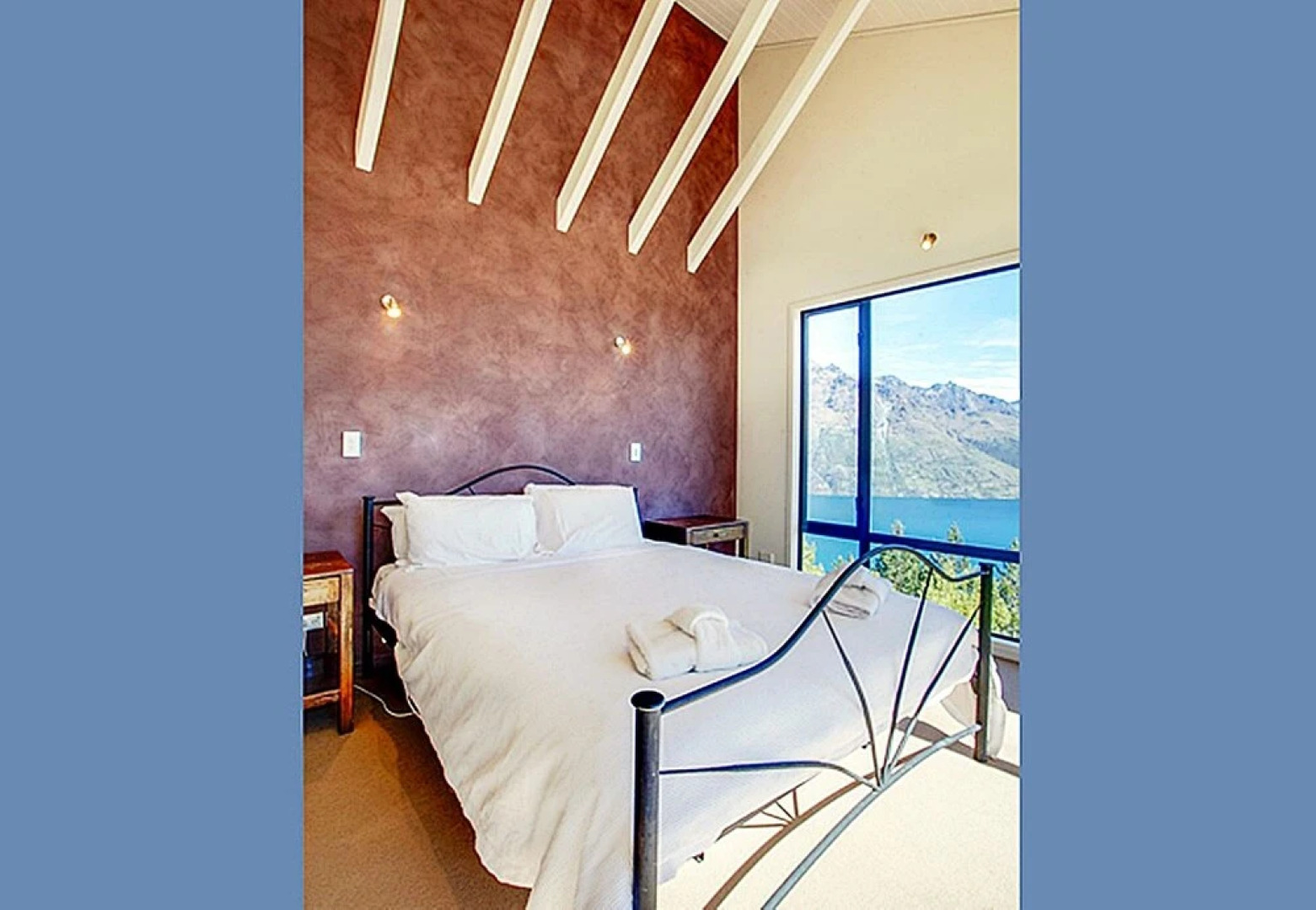 Muna Moke Lake And Mountain Views