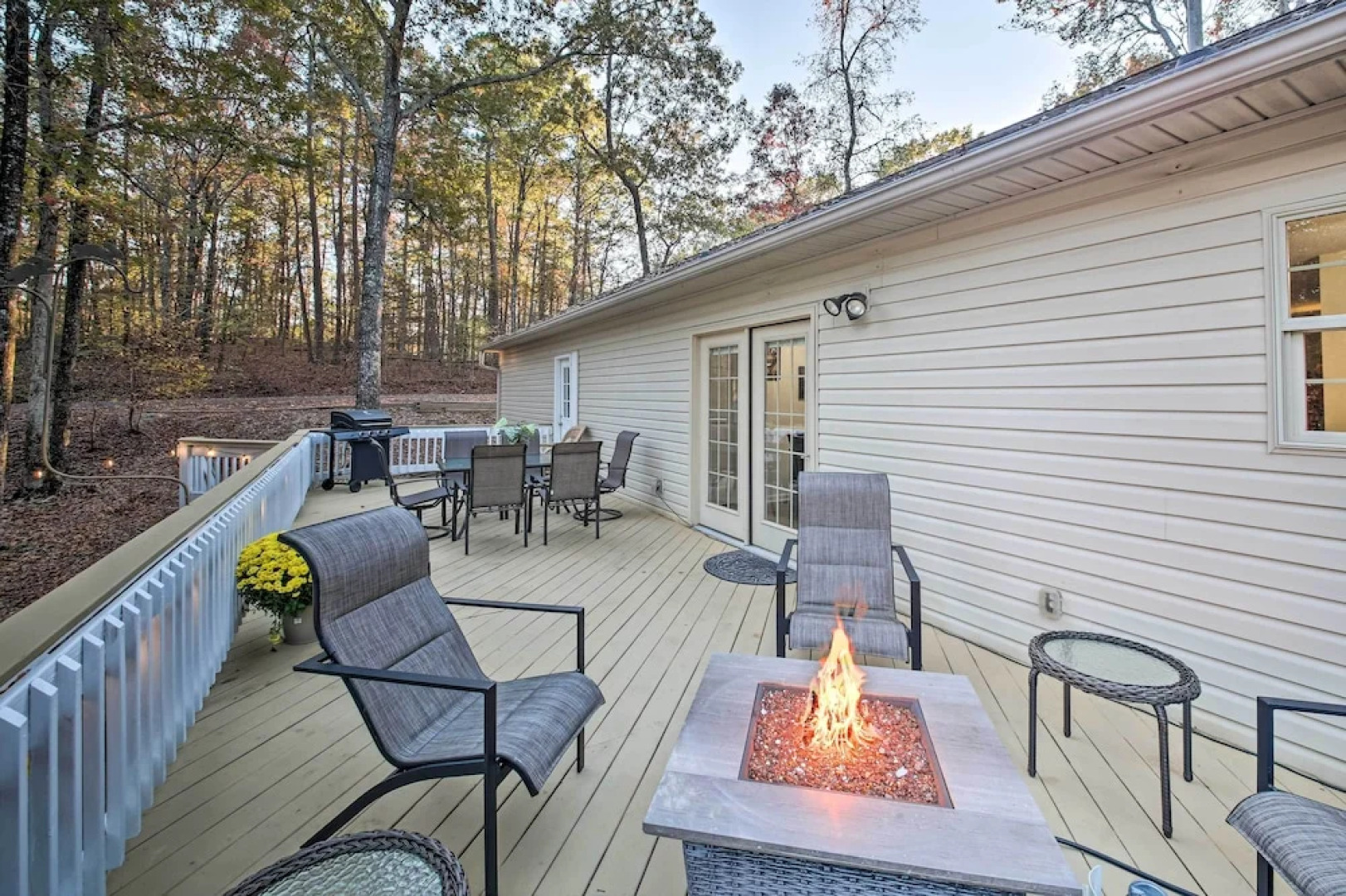 Fire Pit & Grill: Tranquil Retreat in Hot Springs