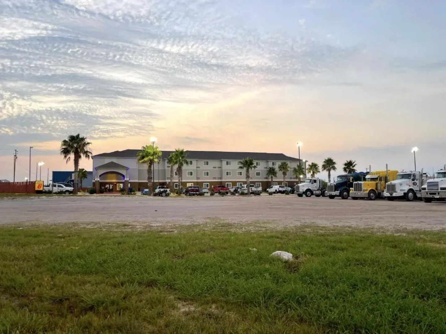 Super 8 by Wyndham Kenedy