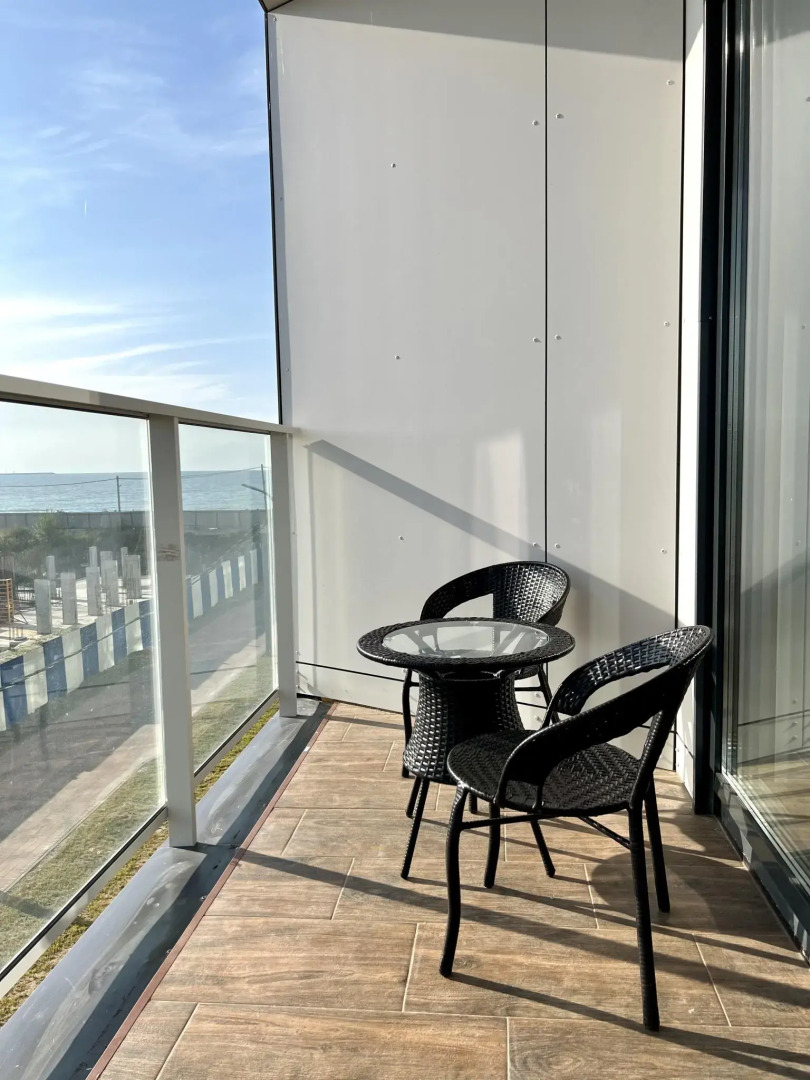 Двухкомнатная квартира на берегу моря в ЖК Атлантис