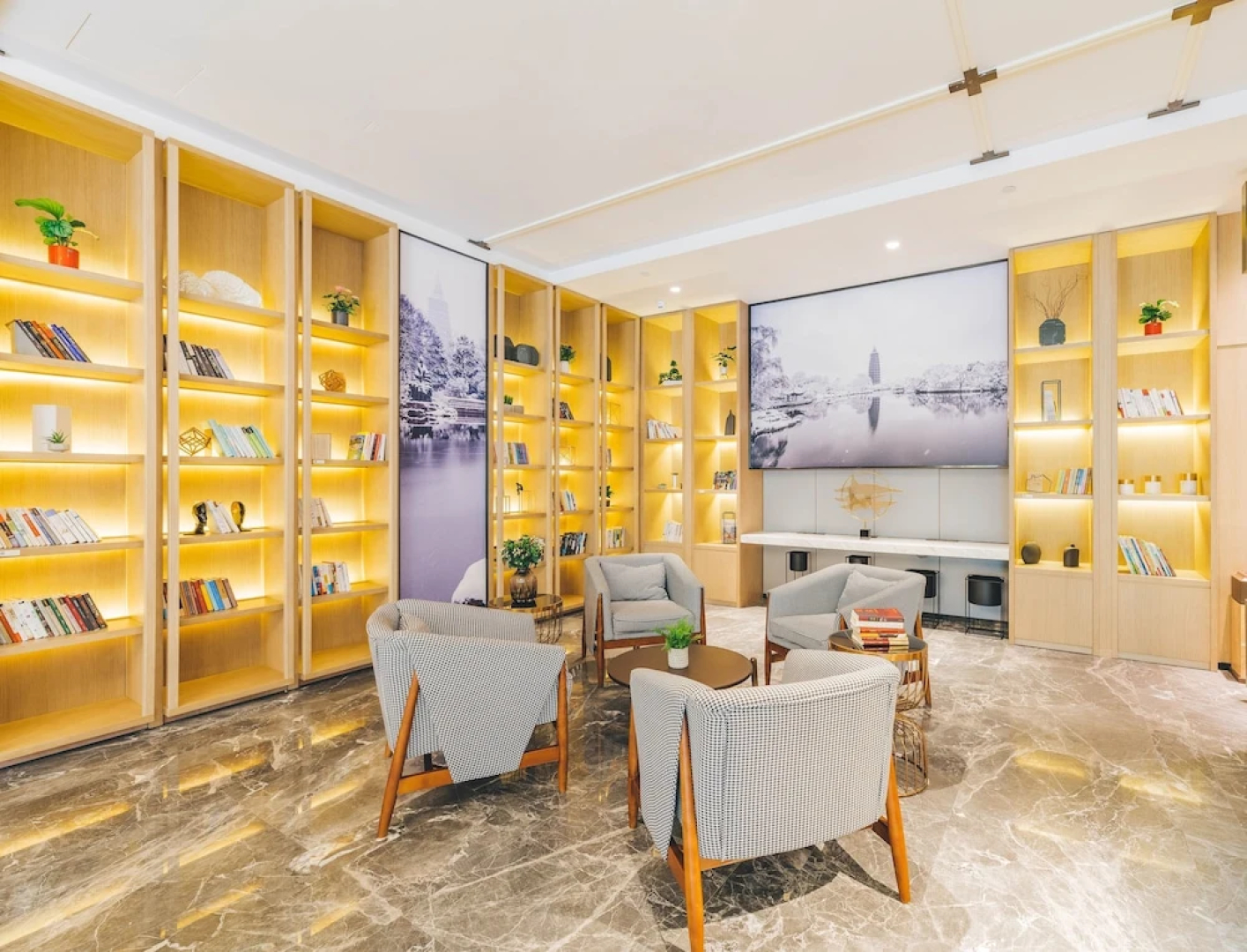 Atour Hotel High Speed Railway Station Maoming