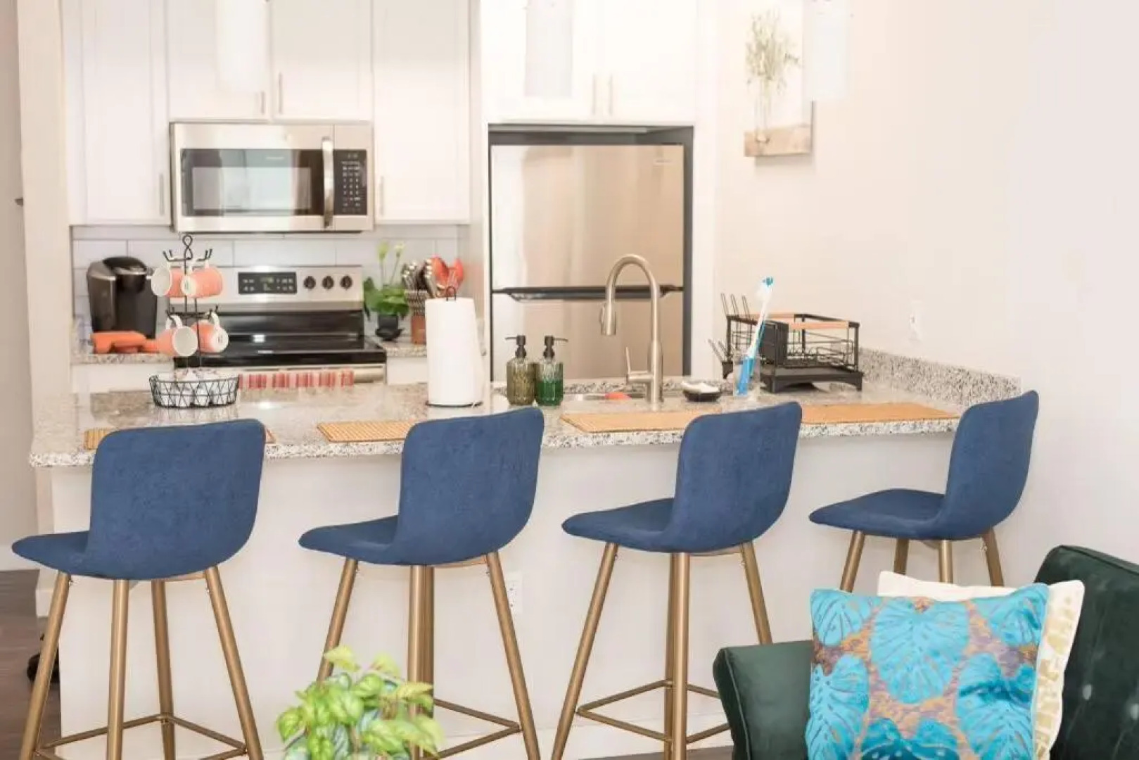 Museum District Apt Retreat w/BBQ Patio and Pool