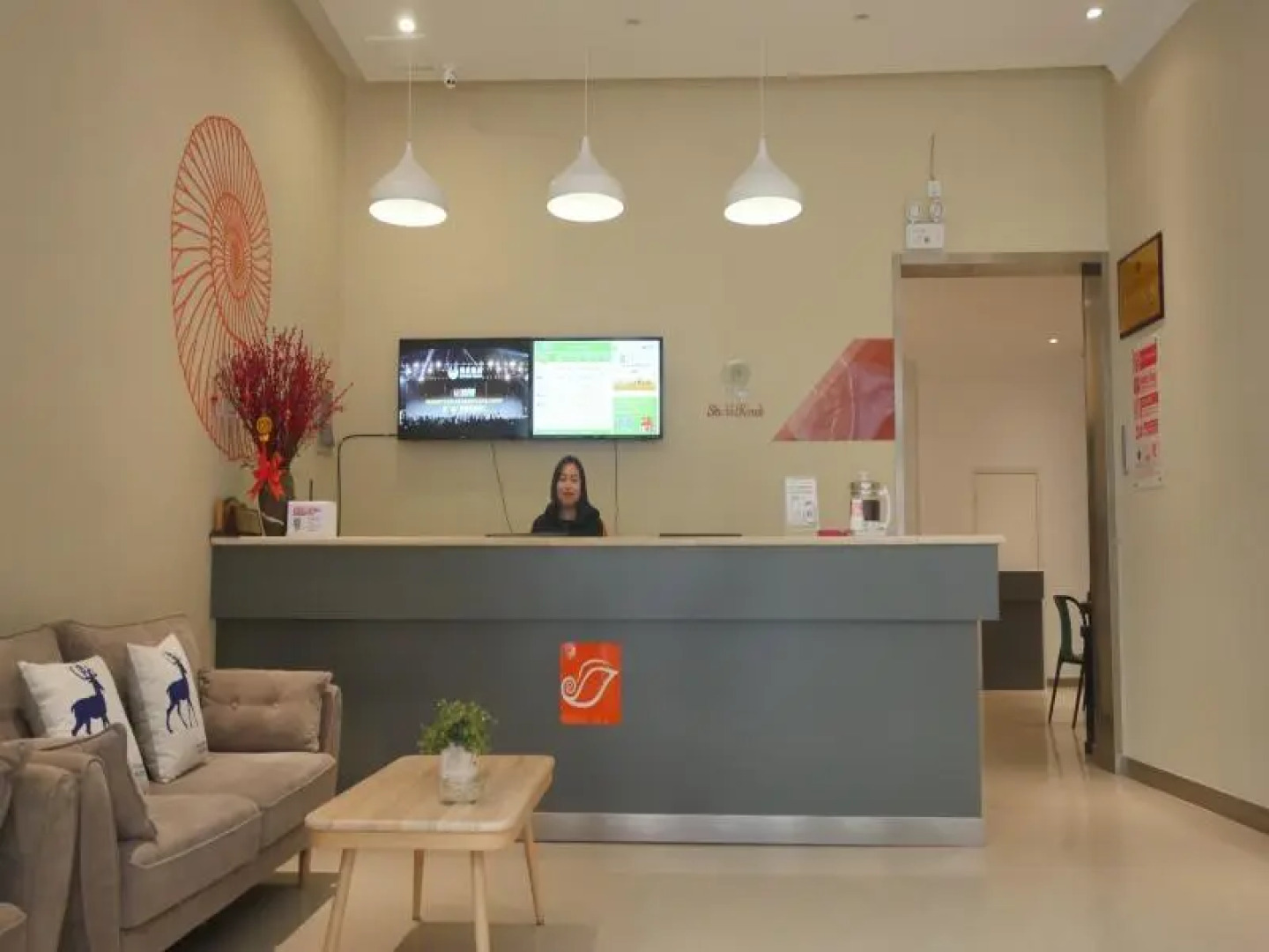 Shell Xinxiang Weibin District Railway Station Department Store  Hotel