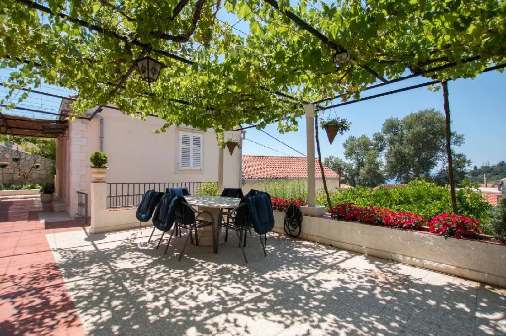 Radovčić Apartments and Rooms