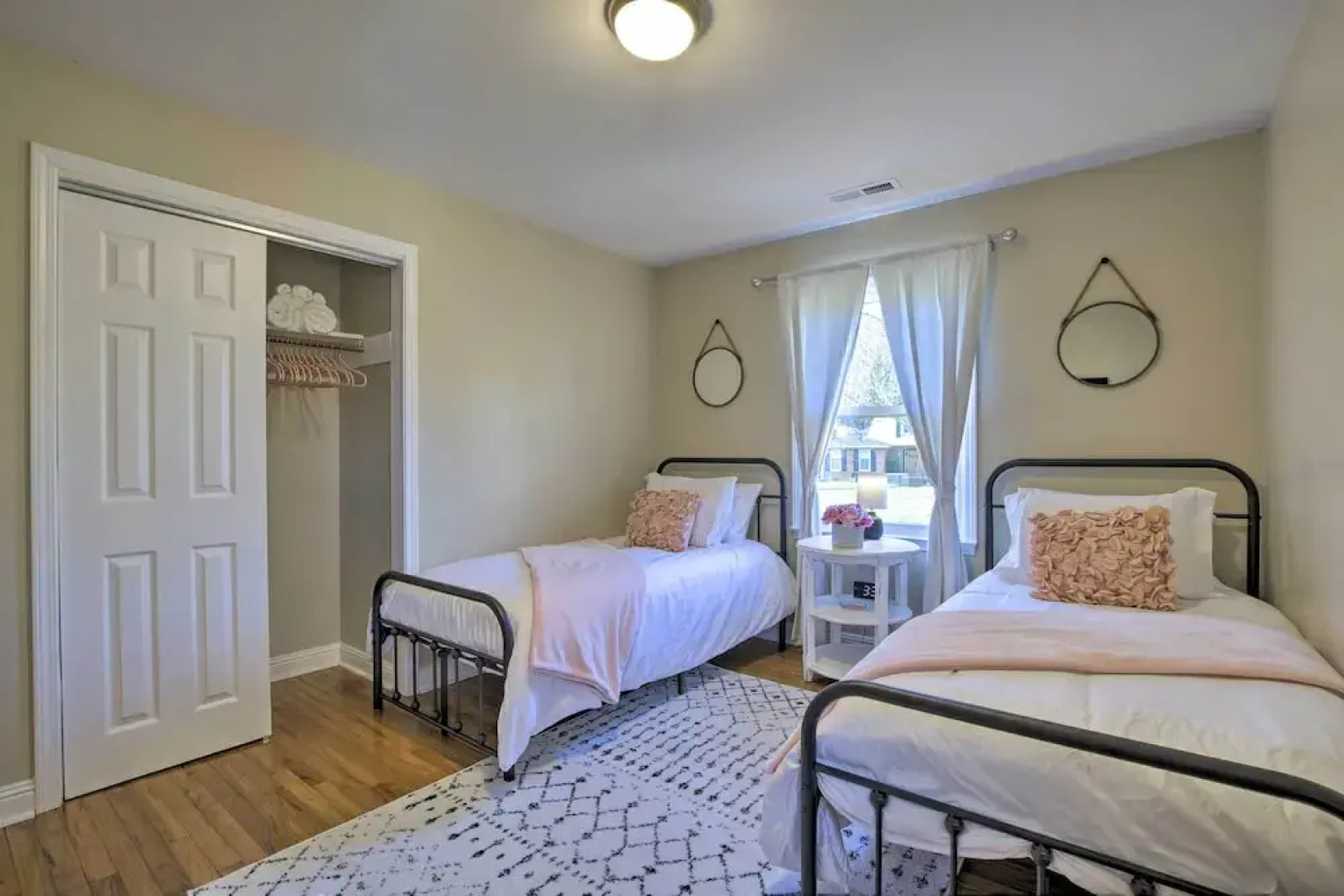 Sunny Family Home, 3 Mi to High Point Market!