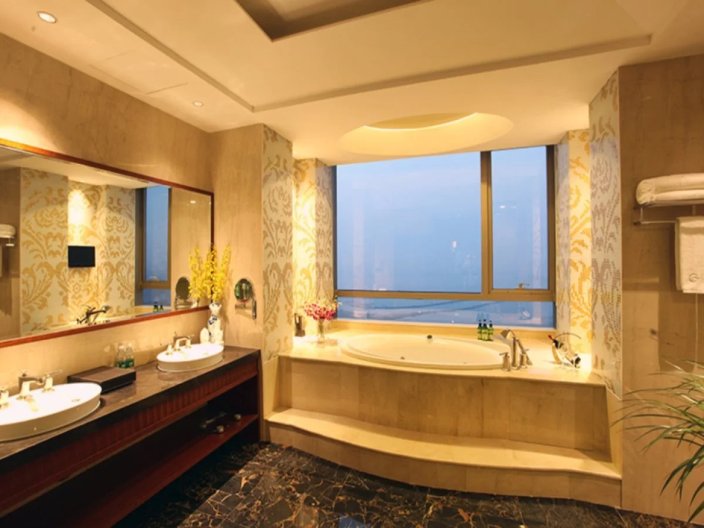 Grand Skylight International Hotel Gongqingcheng