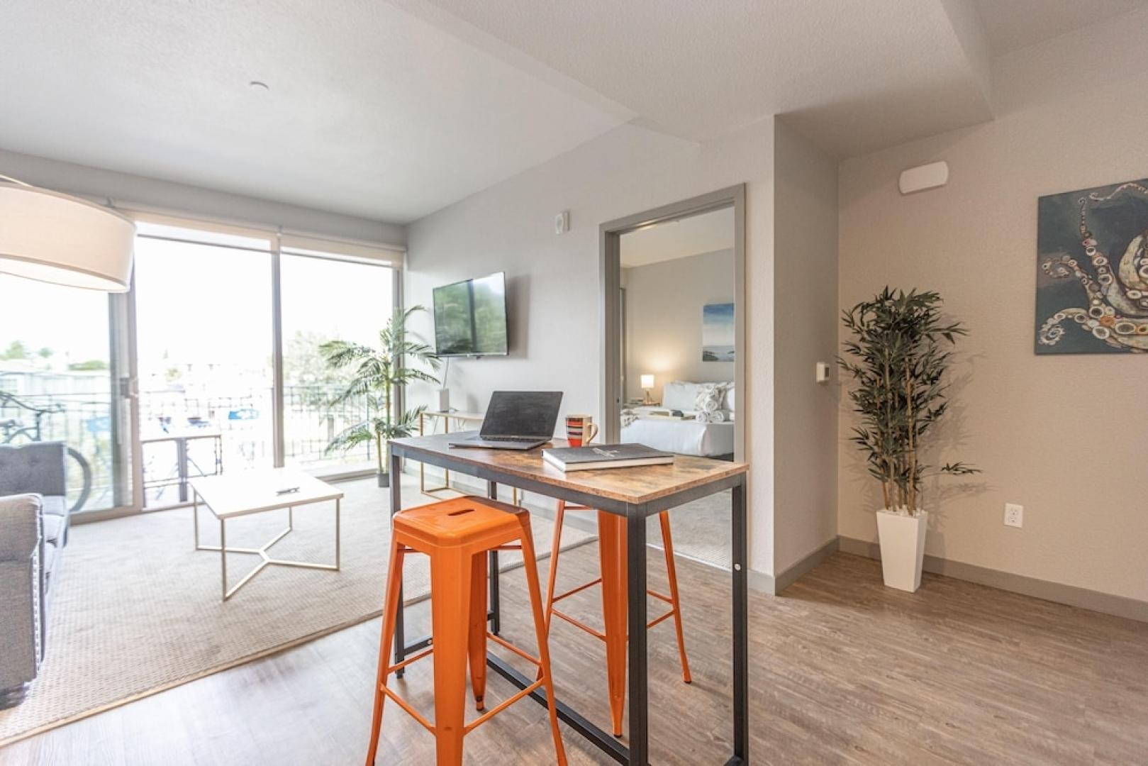 Central King Bed Lux Suite 110