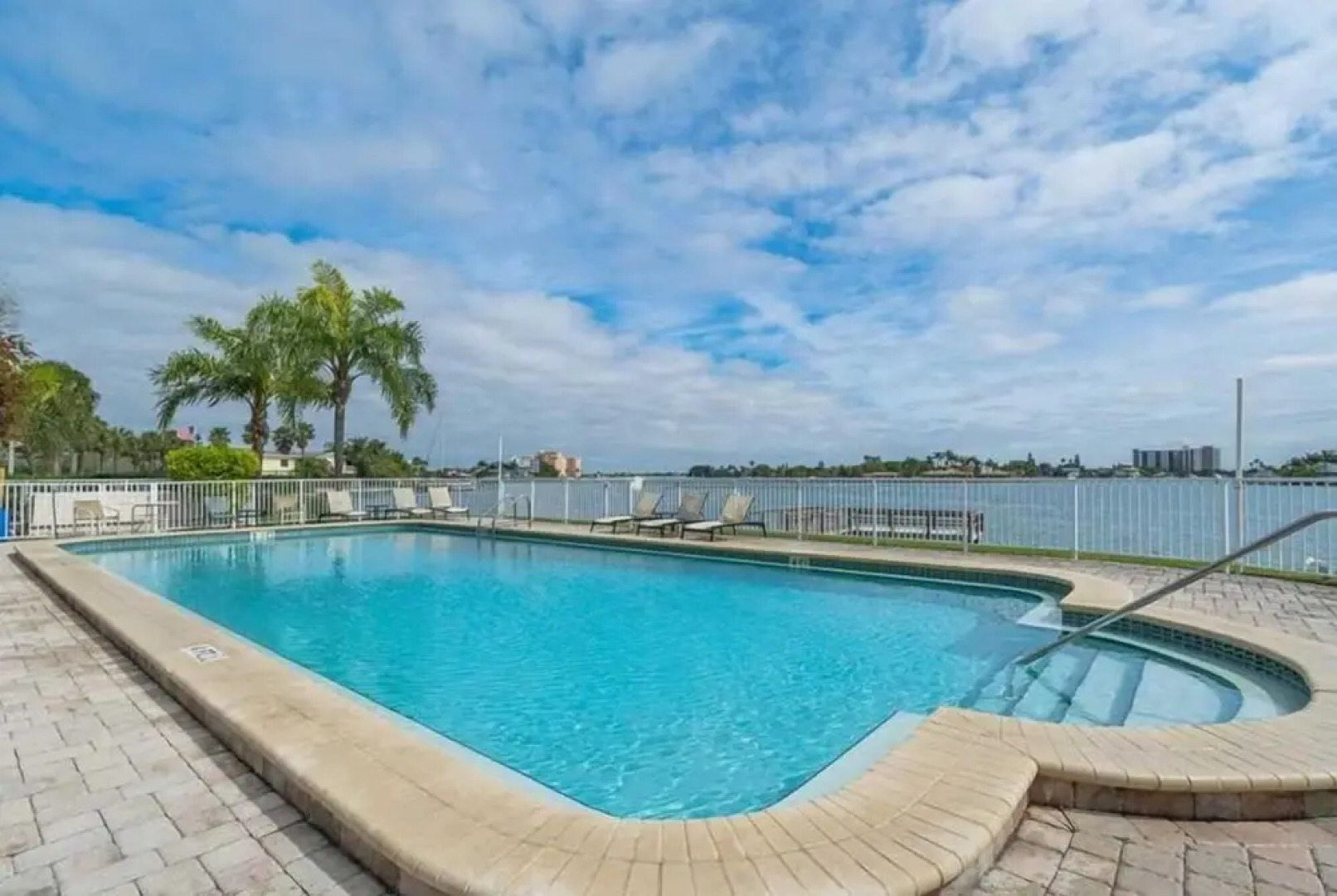 209 - Palms of Treasure Island