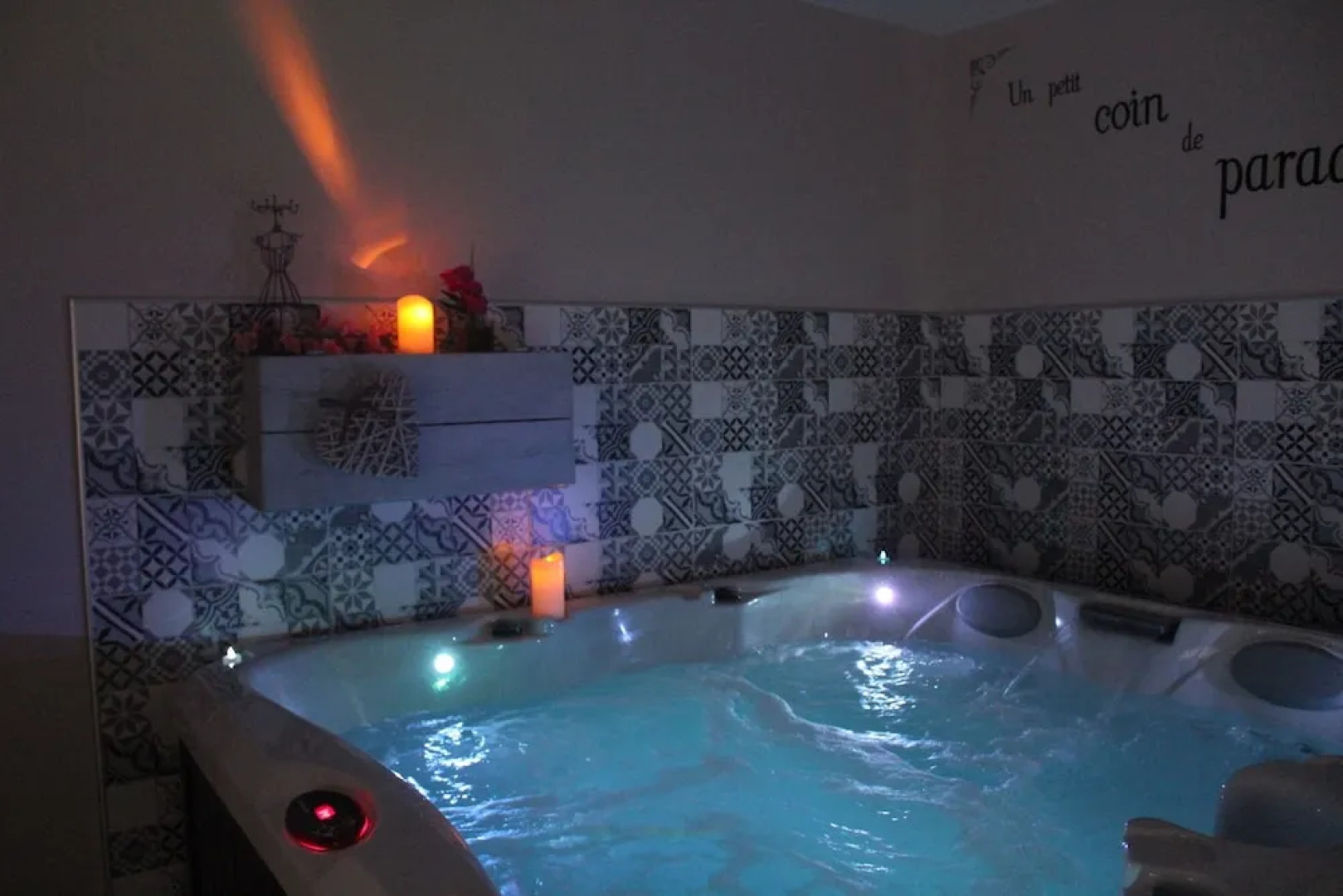 Au Plaisir Des Sens - Jacuzzi