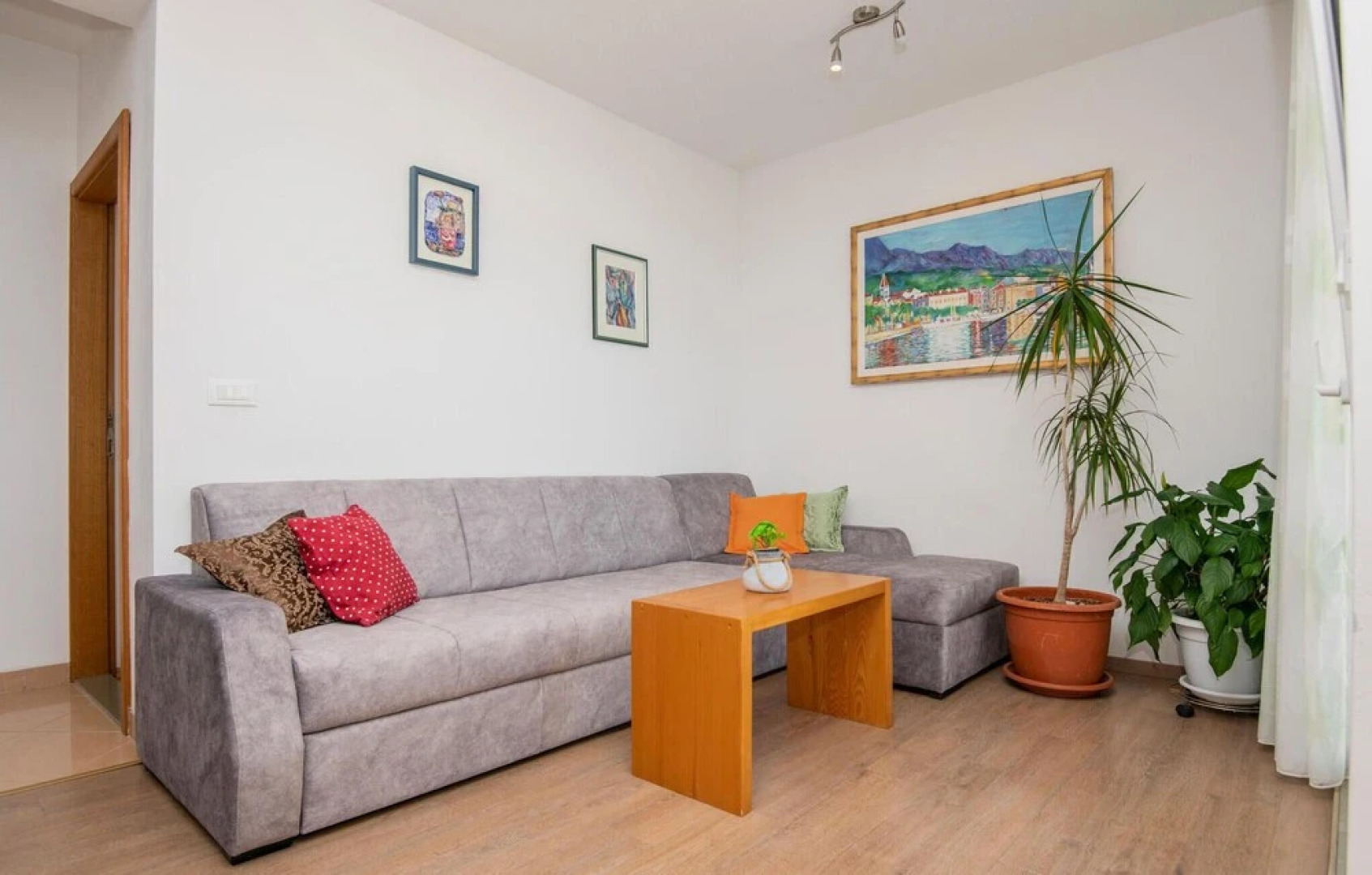 Amazing Home in Makarska With Wifi and 6 Bedrooms