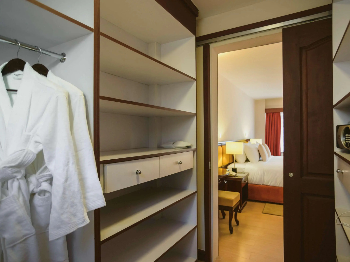 Отель Mövenpick Hotel & Residences Nairobi