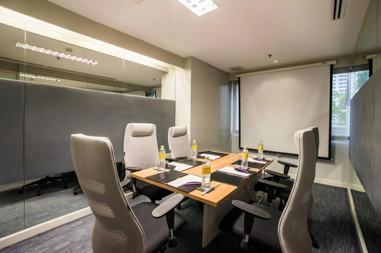 Отель PARKROYAL Suites Bangkok