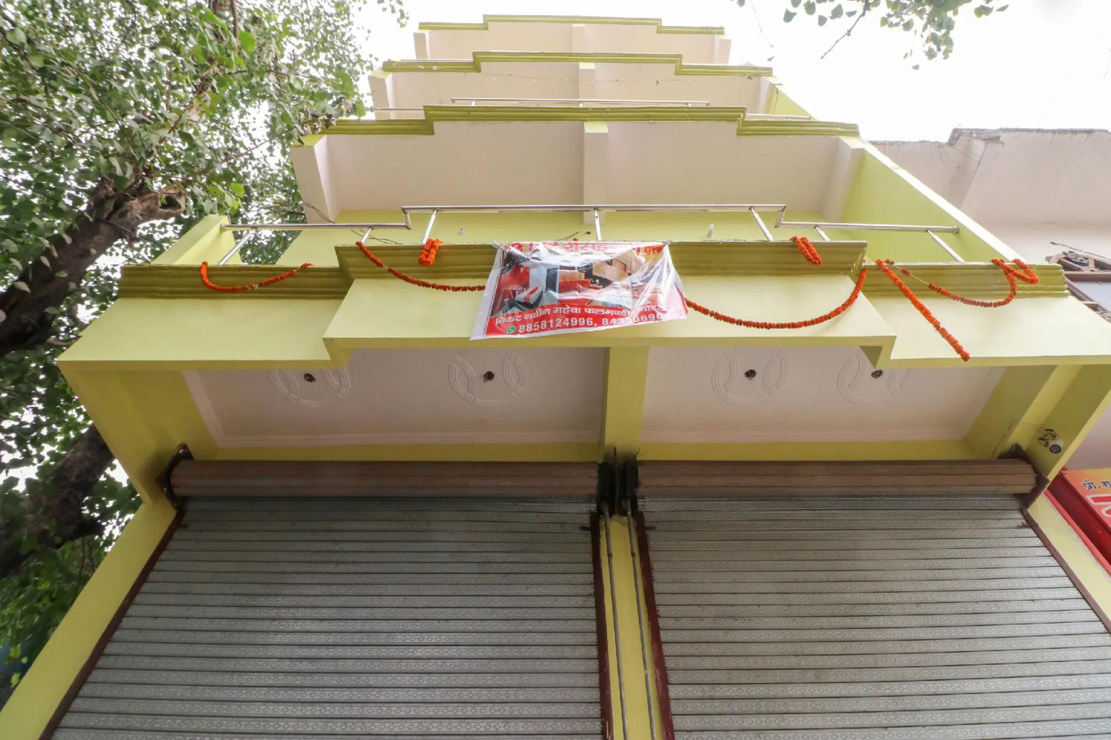 OYO Flagship 64304 Shri Hari Residency