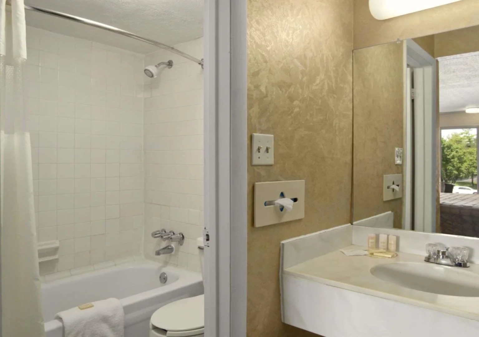 Days Inn by Wyndham Roanoke Civic Center