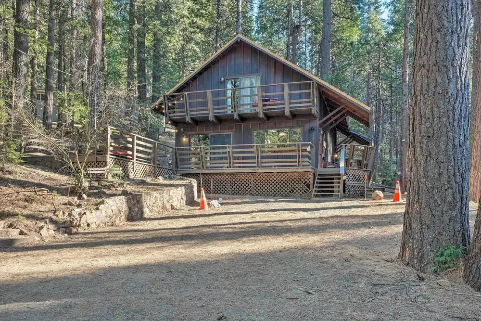 Walk Downtown: Arnold Cabin w/ Large Deck!