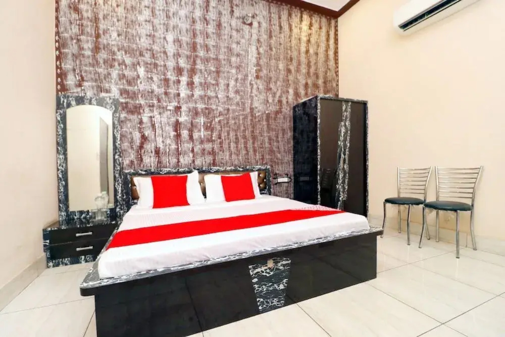 Hotel Pushp Vatika by OYO Rooms