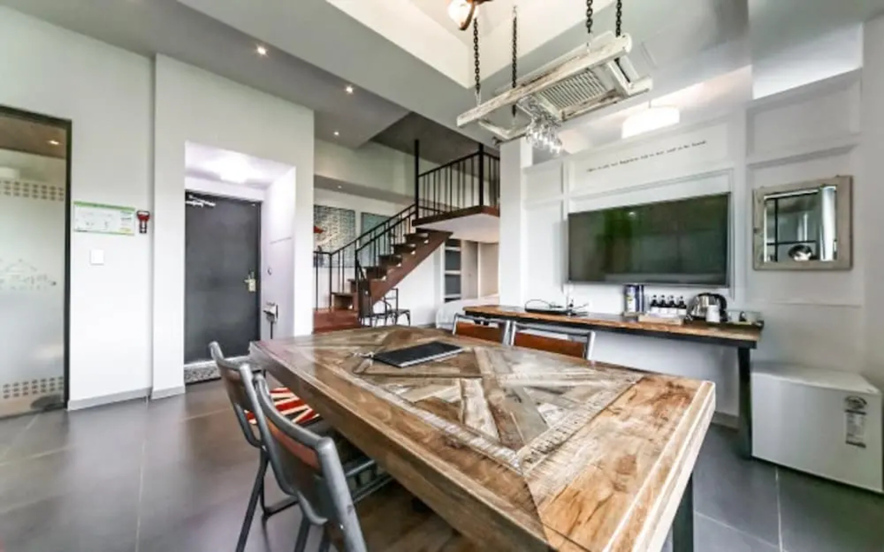 Changwon Palyongdong Praha Hotel