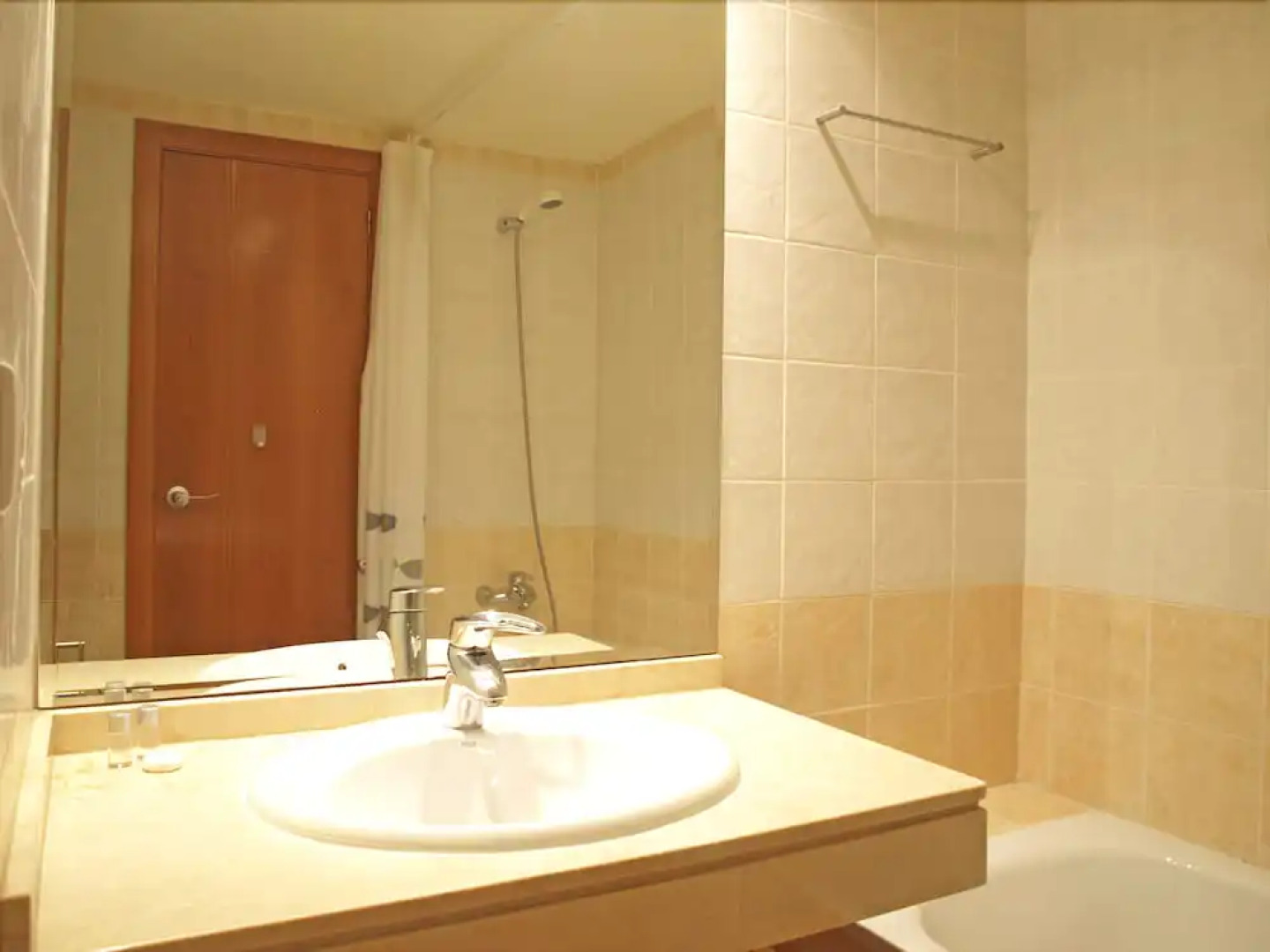 ApartUP Blue Opera View