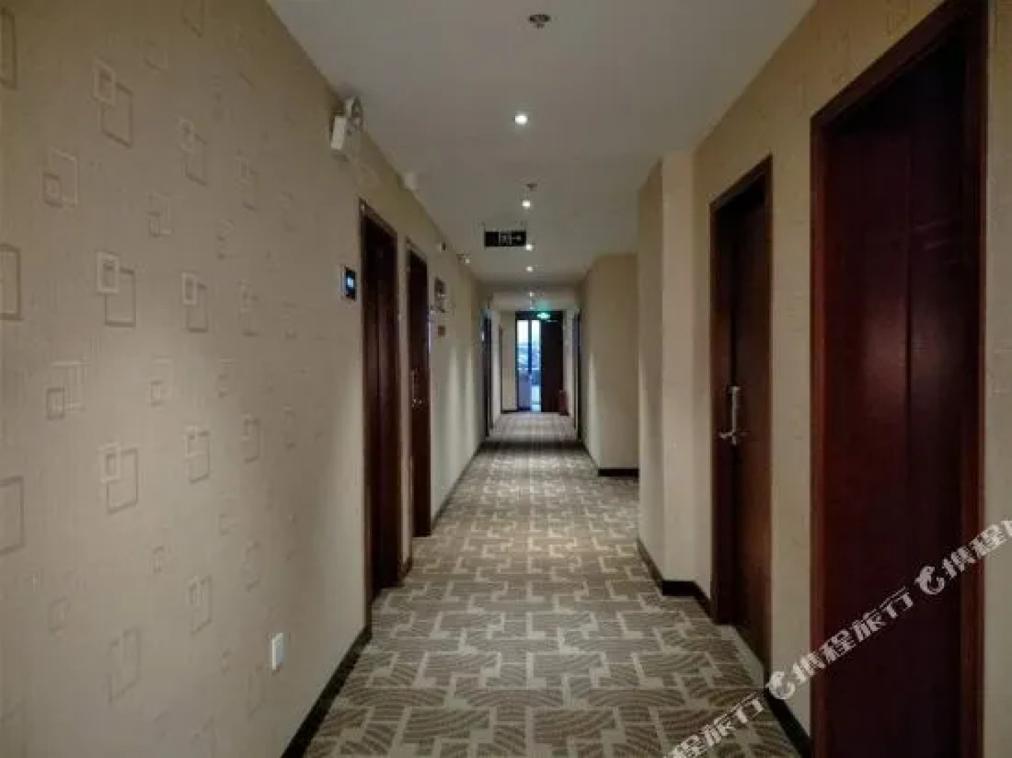 Suining 8 Hotel Southeast Comer Fliyover Store