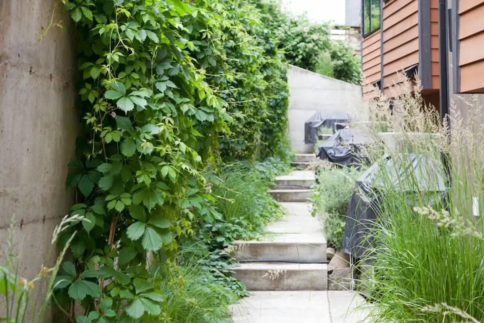 Bridge View Loft 3 Bedroom Condo by RedAwning