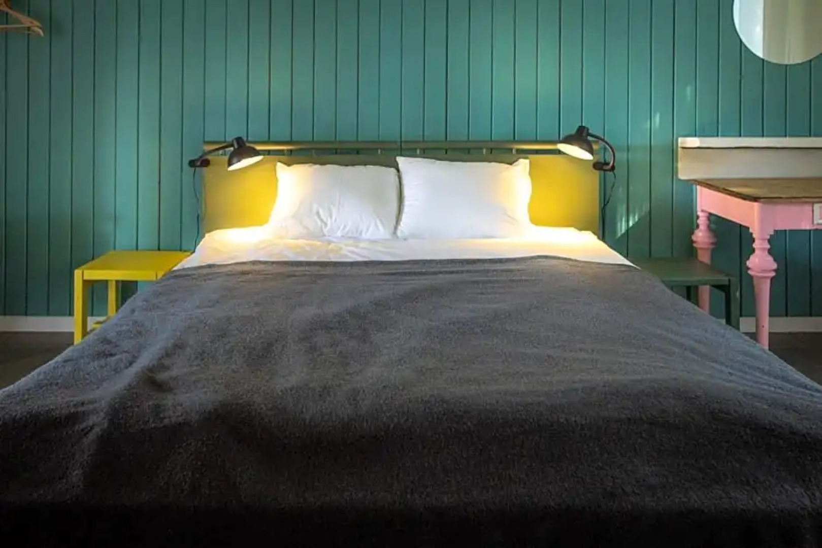 Saarj¿e puhkemaja tuba koos hommikus¿¿giga